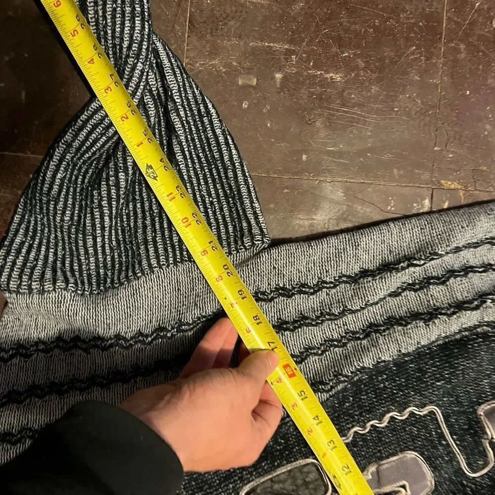 Vintage Sweater  - Picture 7 of 7